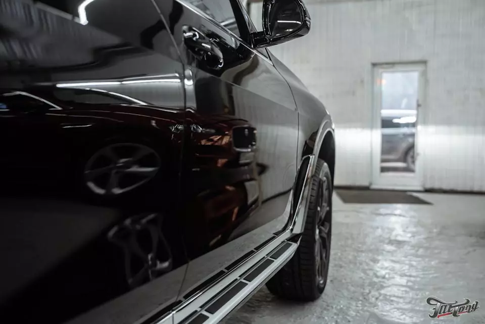 BMW X7. Подготовительная полировка ЛКК и нанесение керамики Gyeon. Окрас дисков!